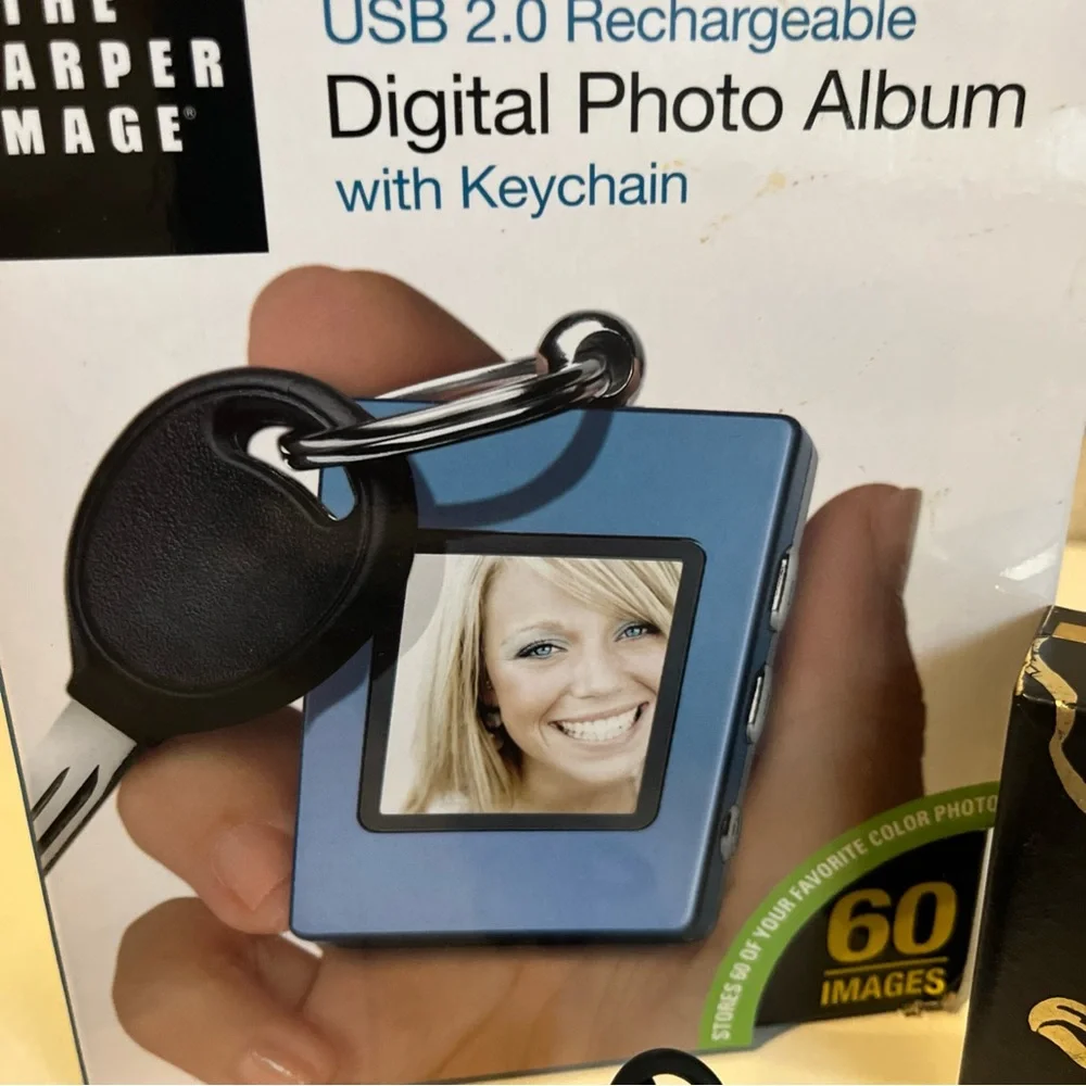The Sharper Image Digital Photo Keychain USB 2.0 Rechargeable